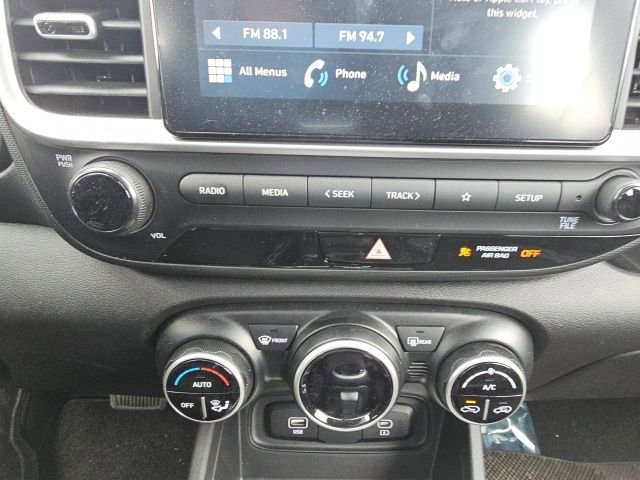 Used 2023 Hyundai Venue SEL image 37