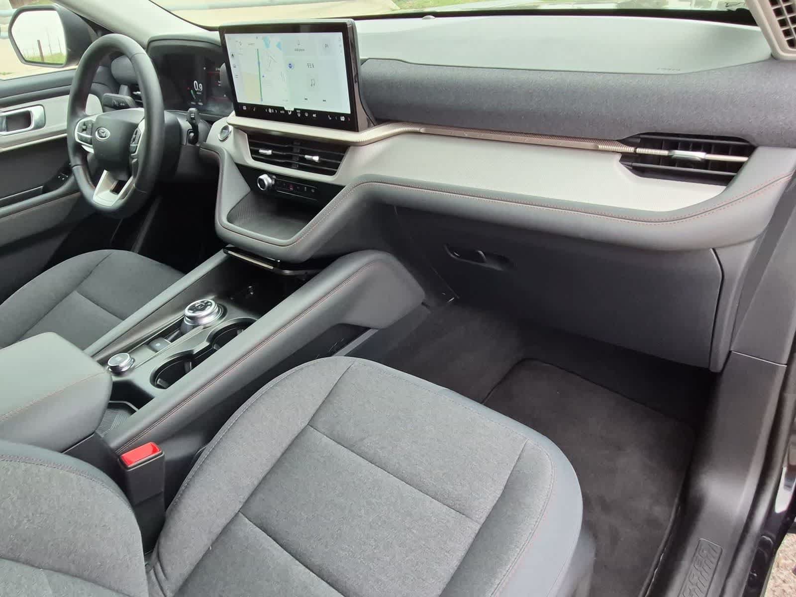 New 2025 Ford Explorer Active RWD image 28