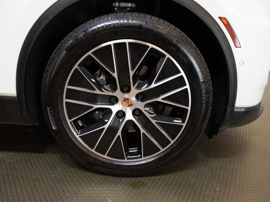 Certified 2025 Porsche Macan 4 Electric image 16