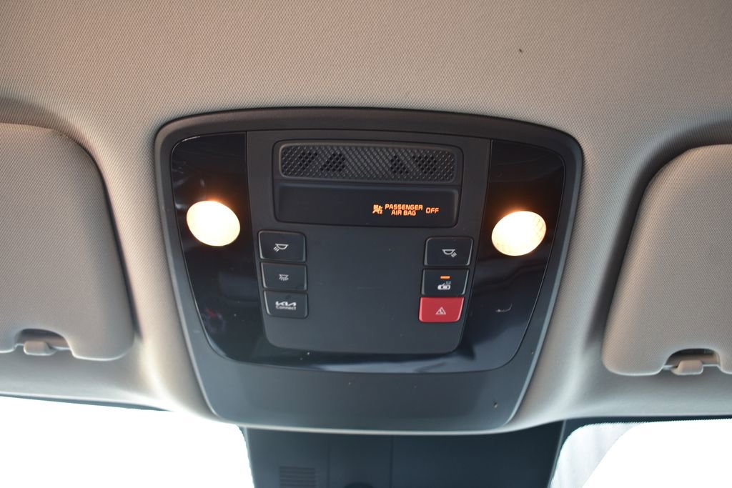 Used 2024 Kia Carnival EX FWD image 36