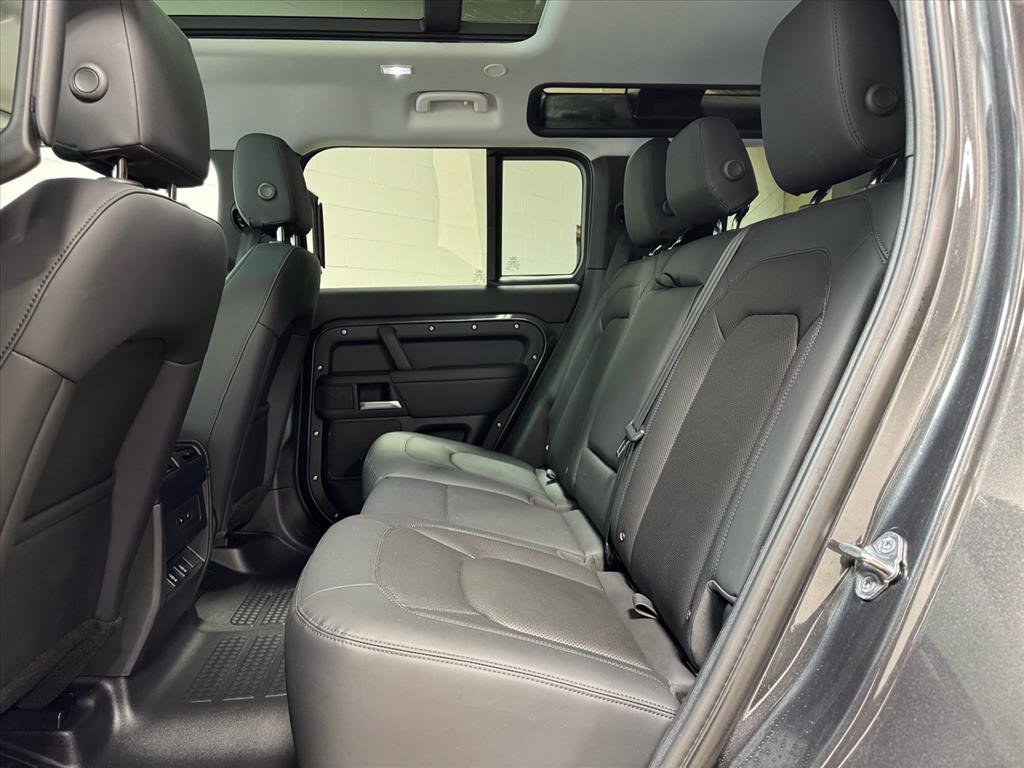 Used 2026 Land Rover Defender 110 S image 30