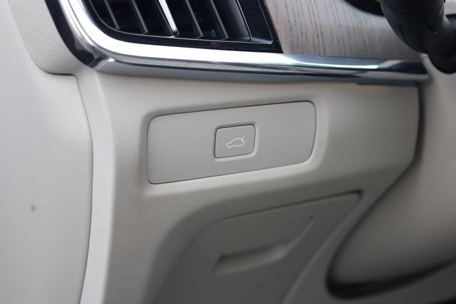 Used 2023 Volvo S90 B6 Plus image 12