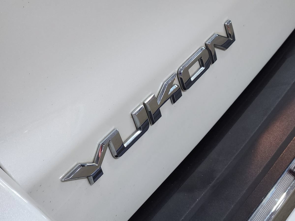 Used 2015 GMC Yukon Denali w/ Premium Package AWD/4WD image 22