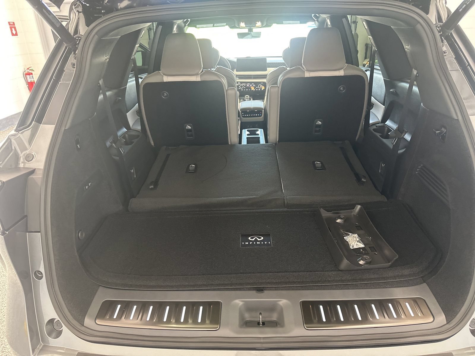 New 2027 INFINITI QX60 Autograph w/ Dark Cargo Package AWD/4WD image 12