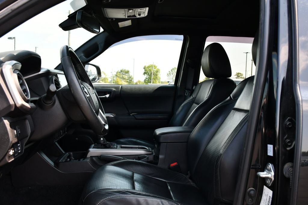 Used 2021 Toyota Tacoma Limited w/ Nightshade Package AWD/4WD image 13