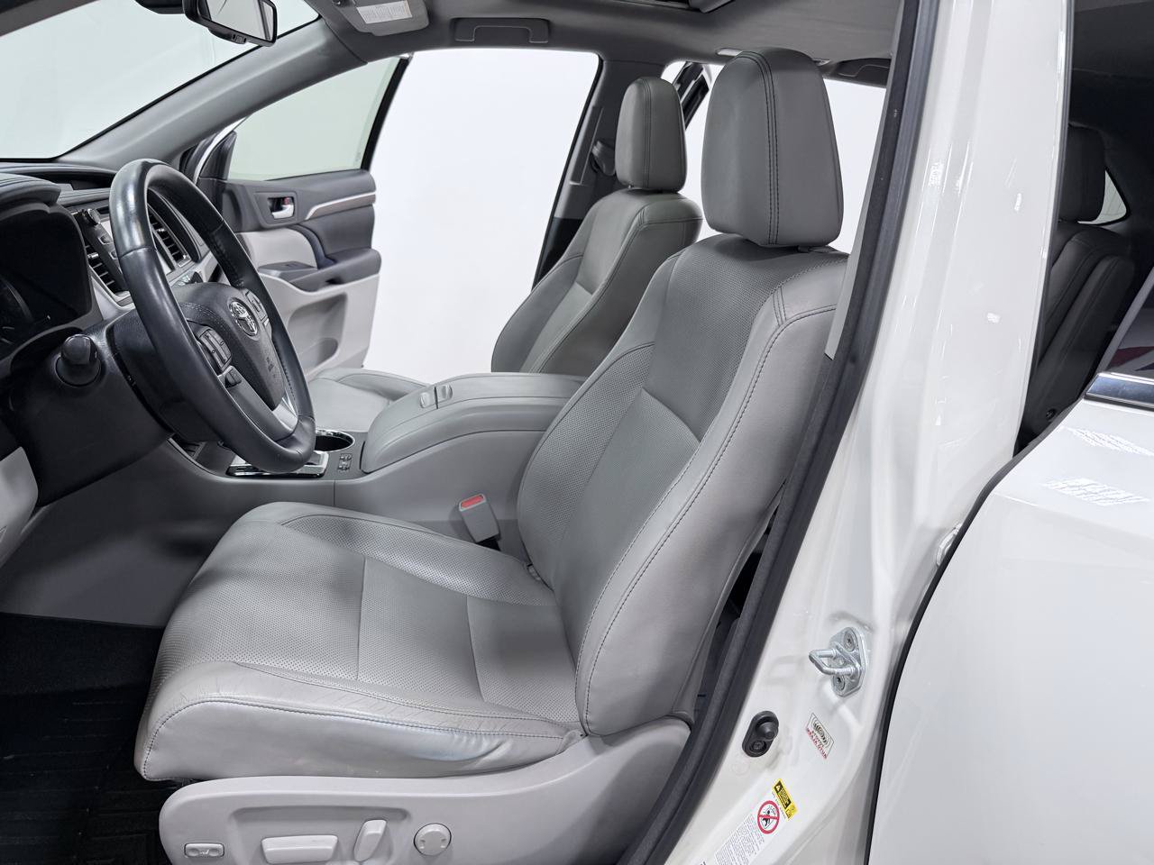 Used 2016 Toyota Highlander Limited FWD image 29