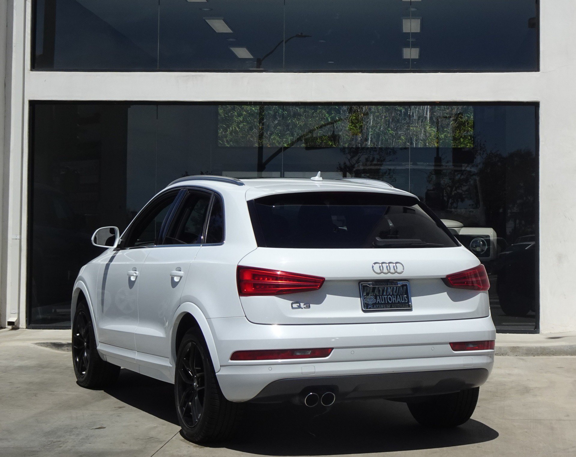 Used 2016 Audi Q3 2.0T Premium Plus w/ Technology Package FWD image 4