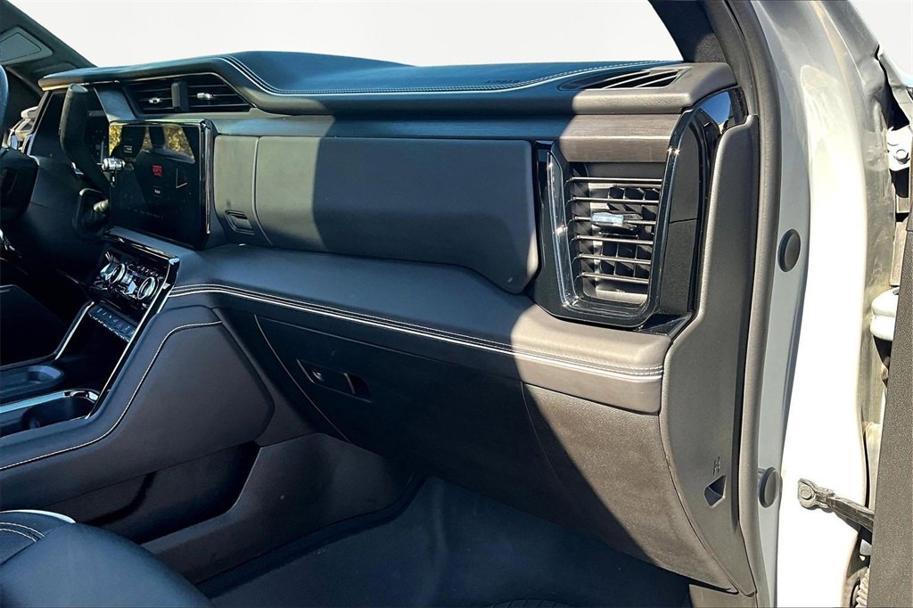 Used 2024 GMC Sierra 2500 AT4X w/ AT4X AEV Edition image 17