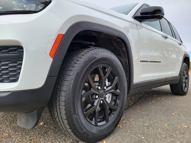 Used 2024 Jeep Grand Cherokee Altitude image 10