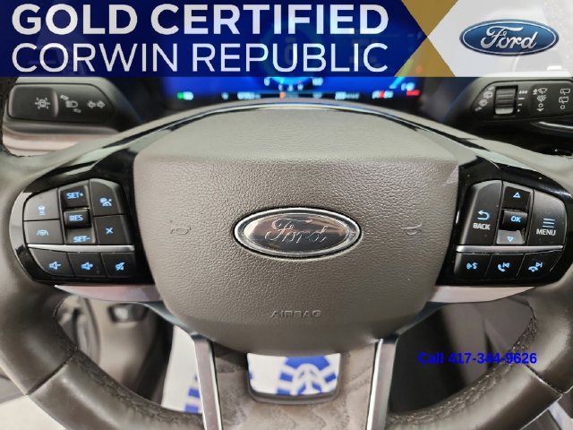 Used 2023 Ford Explorer Platinum w/ Technology Package AWD/4WD image 18