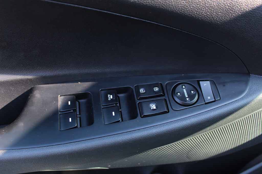 Used 2018 Hyundai Tucson Value AWD/4WD image 12