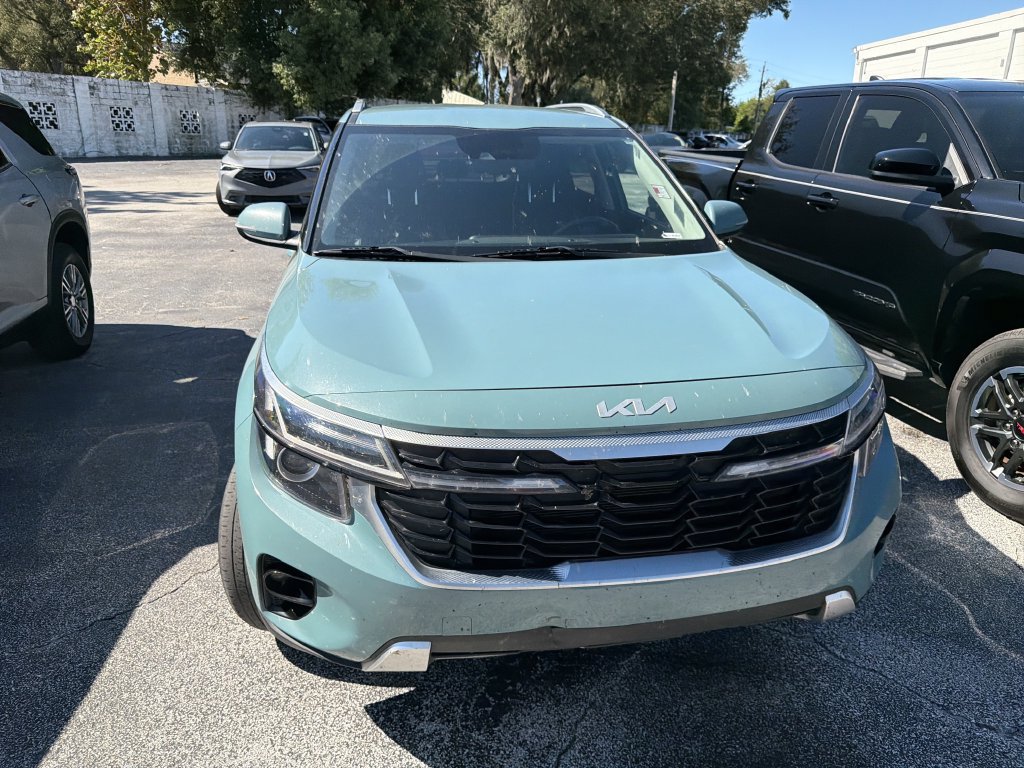 Certified 2024 Kia Seltos EX FWD image 2