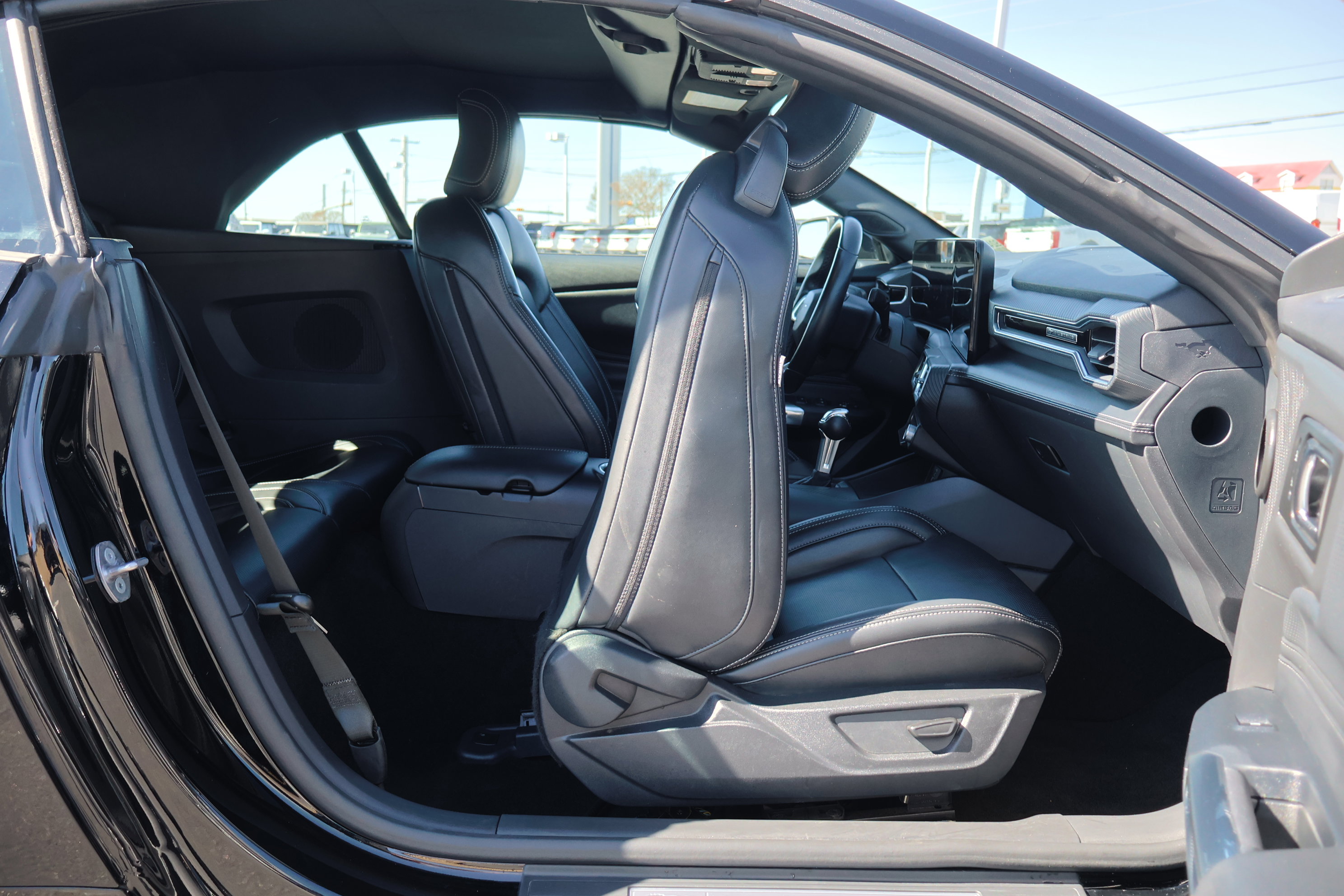 Used 2025 Ford Mustang Premium image 31