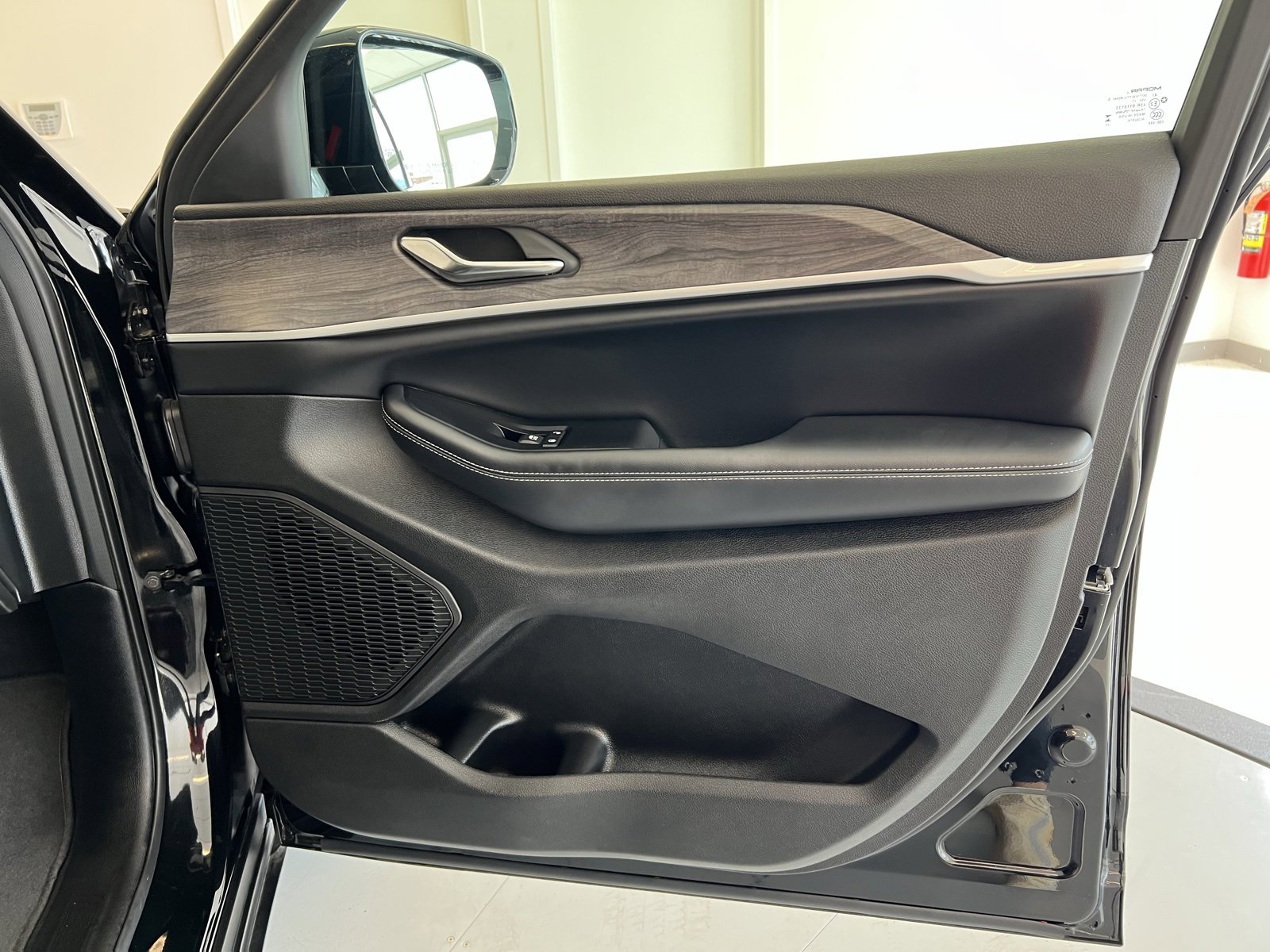 Used 2024 Jeep Grand Cherokee L Limited w/ Black Appearance Package image 48