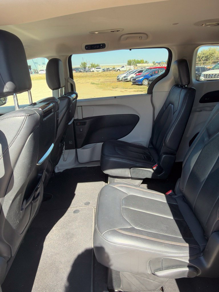 Used 2017 Chrysler Pacifica Touring-L Plus FWD image 10