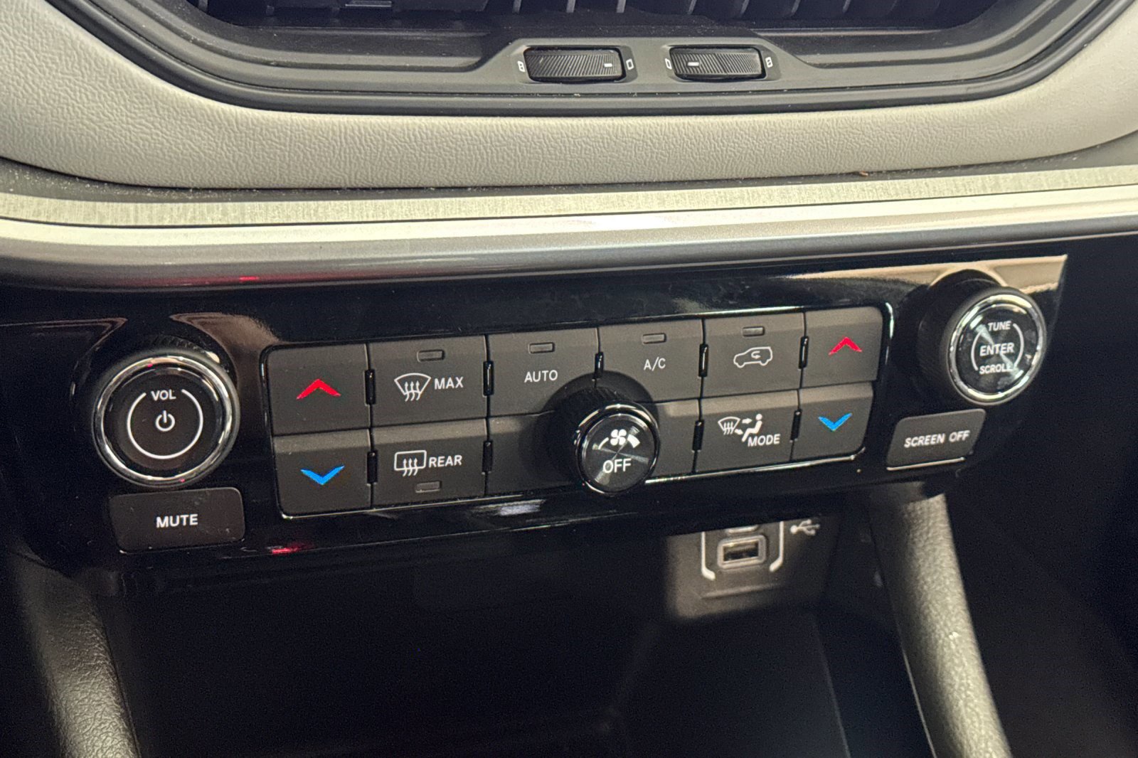 Used 2025 Jeep Compass Limited AWD/4WD image 20