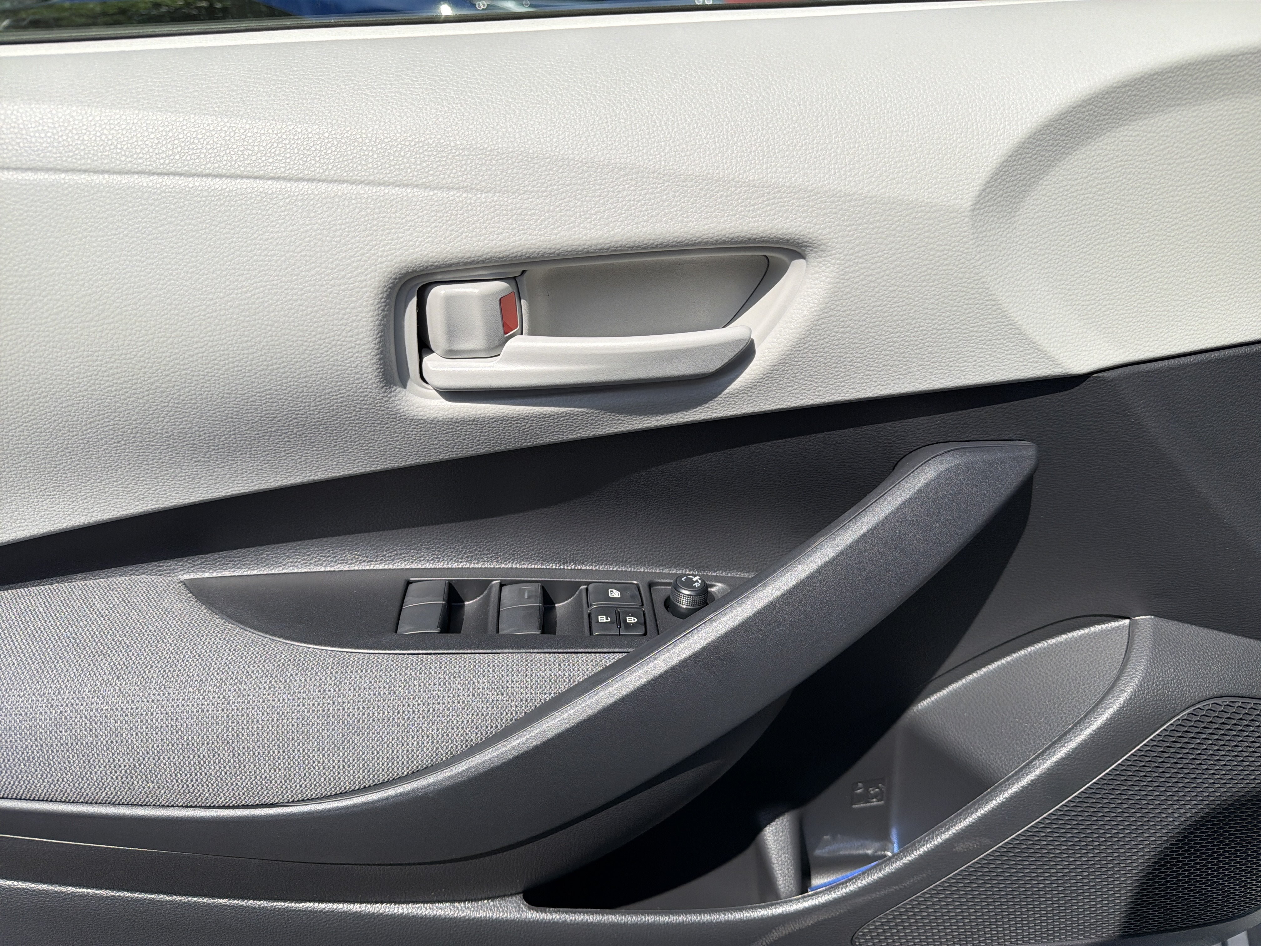 New 2026 Toyota Corolla LE w/ LE Premium Package FWD image 8