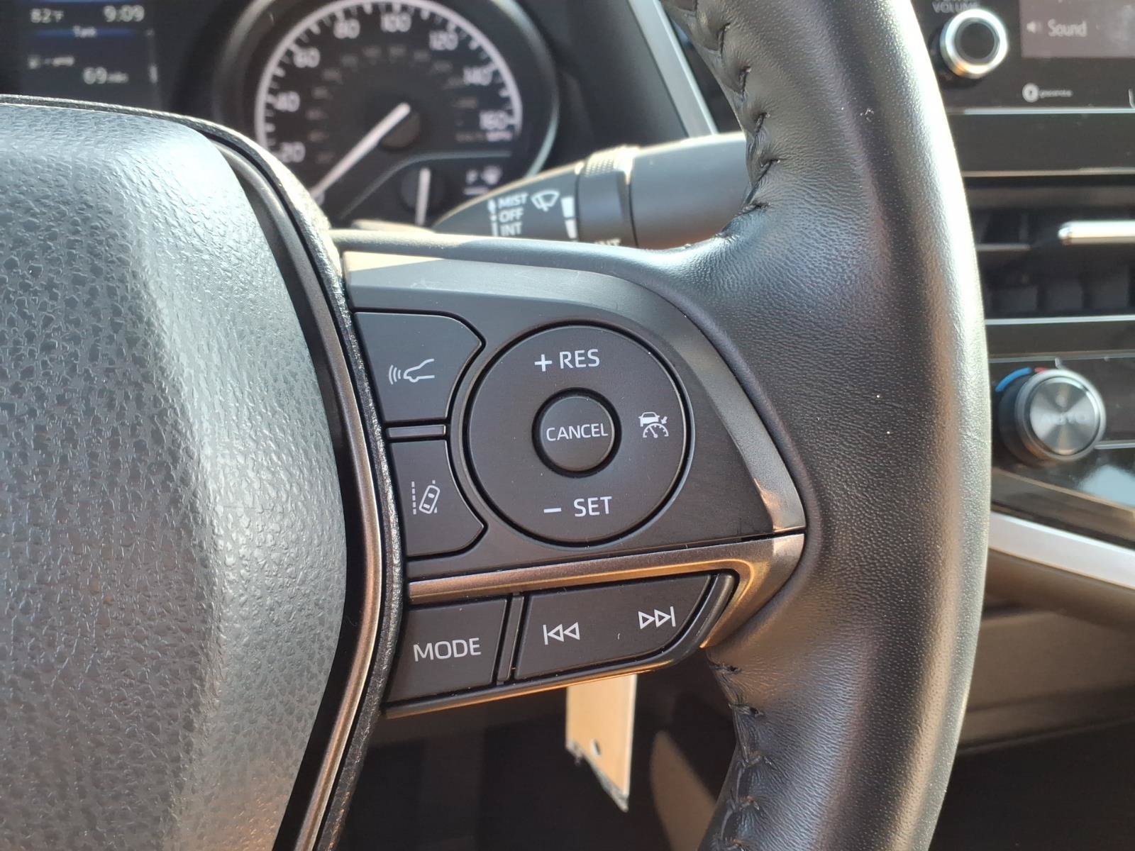 Used 2022 Toyota Camry SE FWD image 15