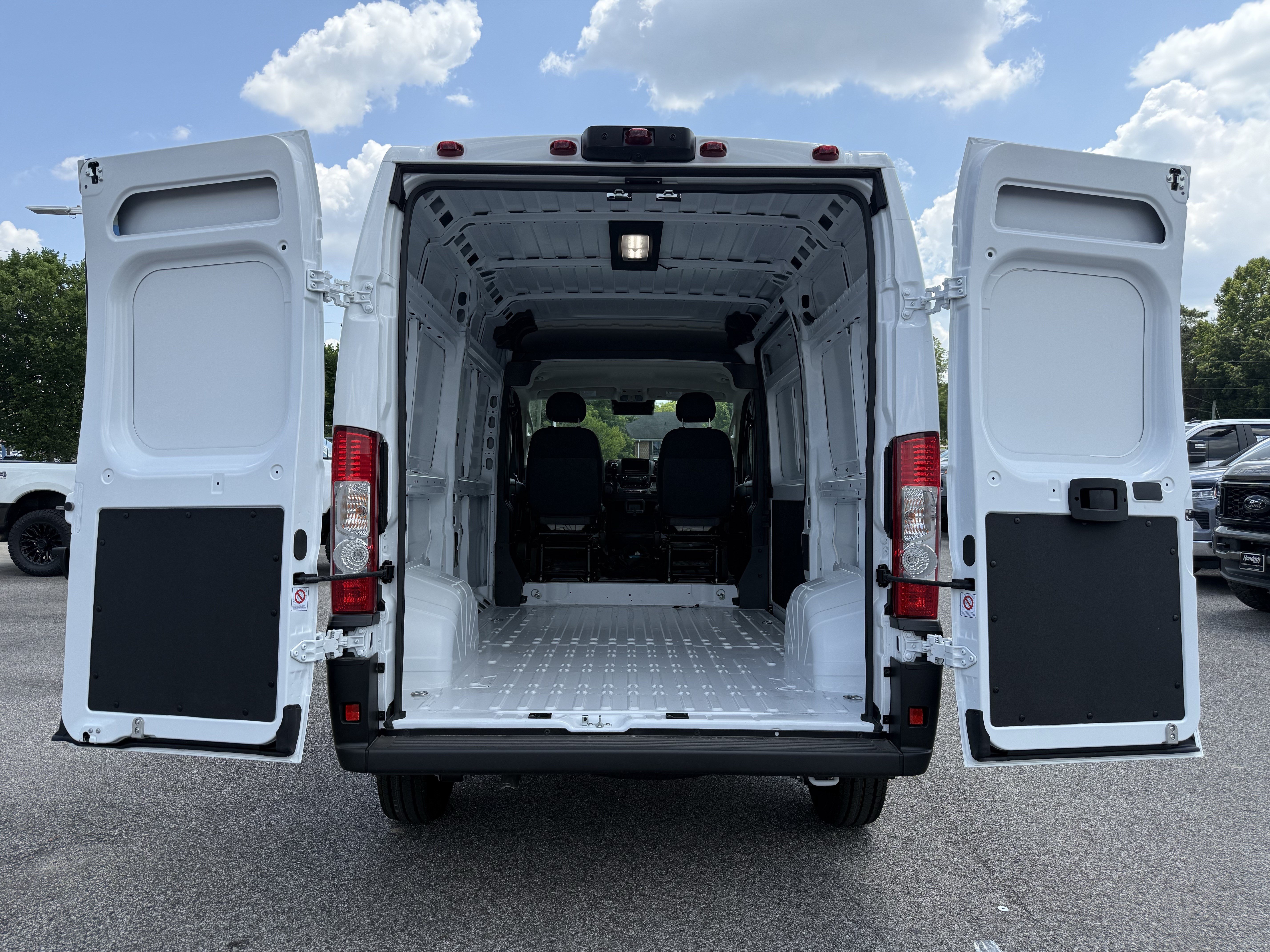 New 2026 RAM ProMaster 1500 w/ Convenience Group FWD image 28
