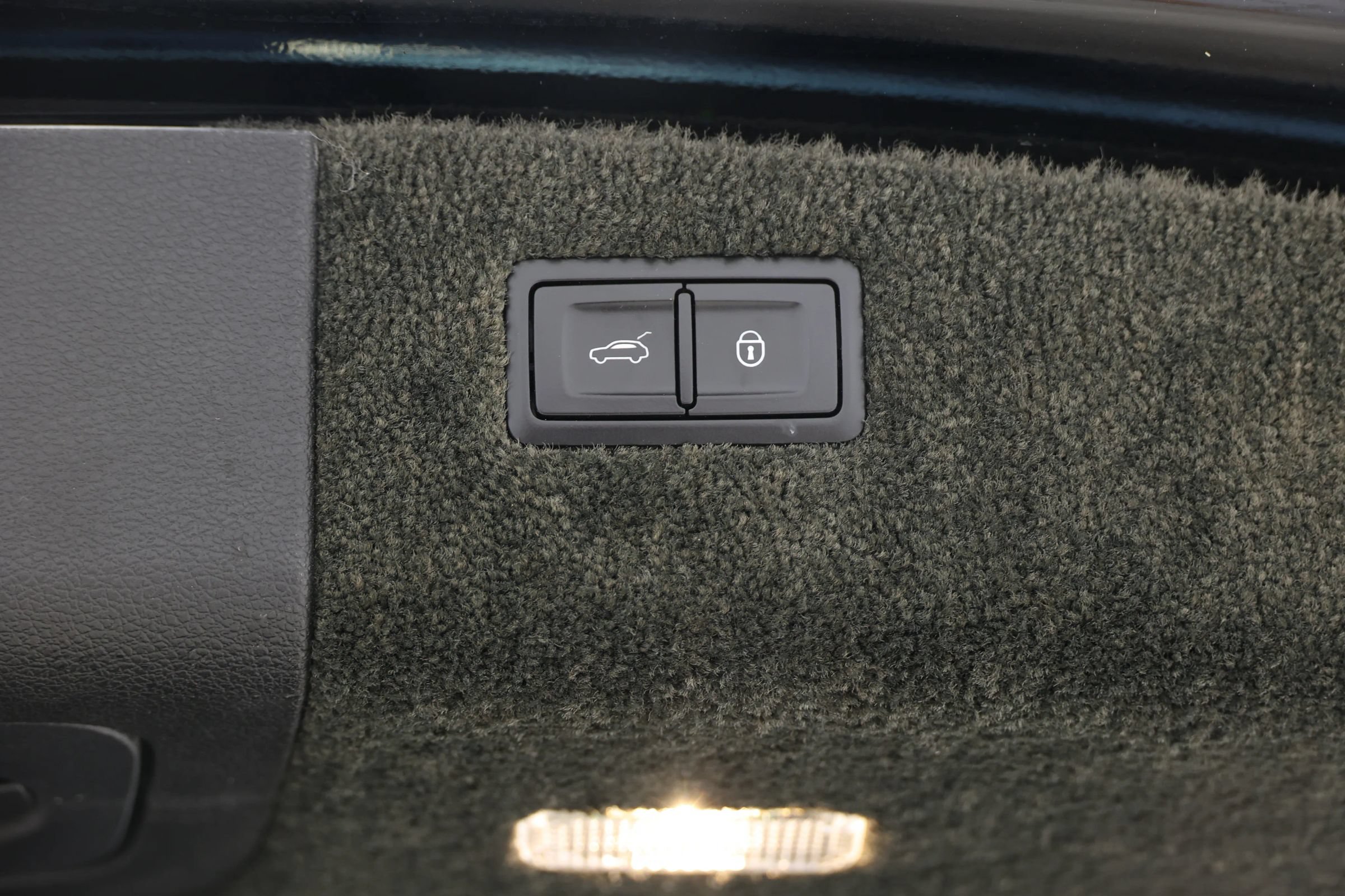 Used 2017 Bentley Bentayga AWD/4WD image 63