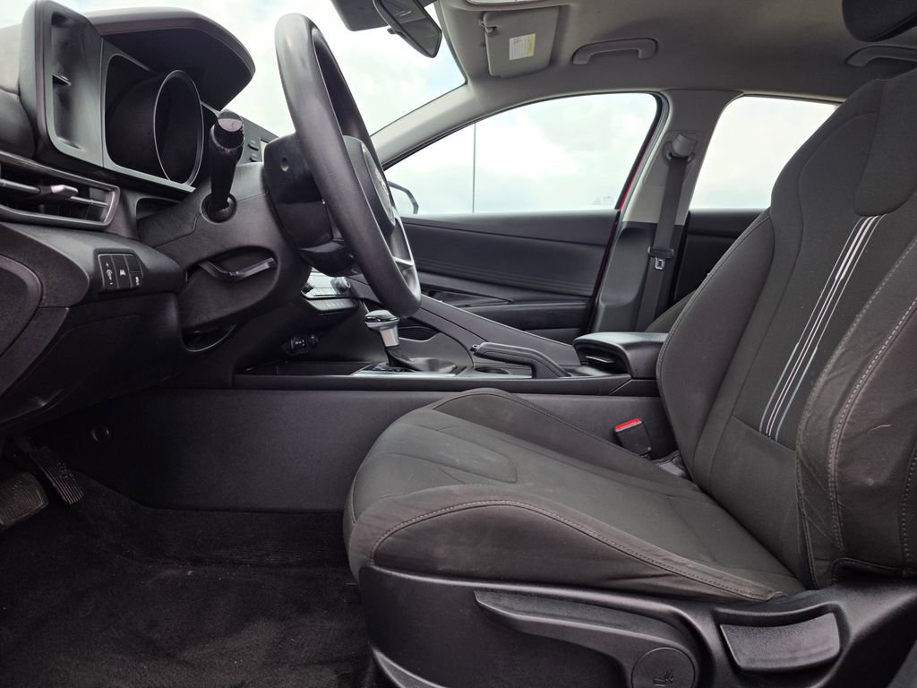 Used 2021 Hyundai Elantra SEL image 10