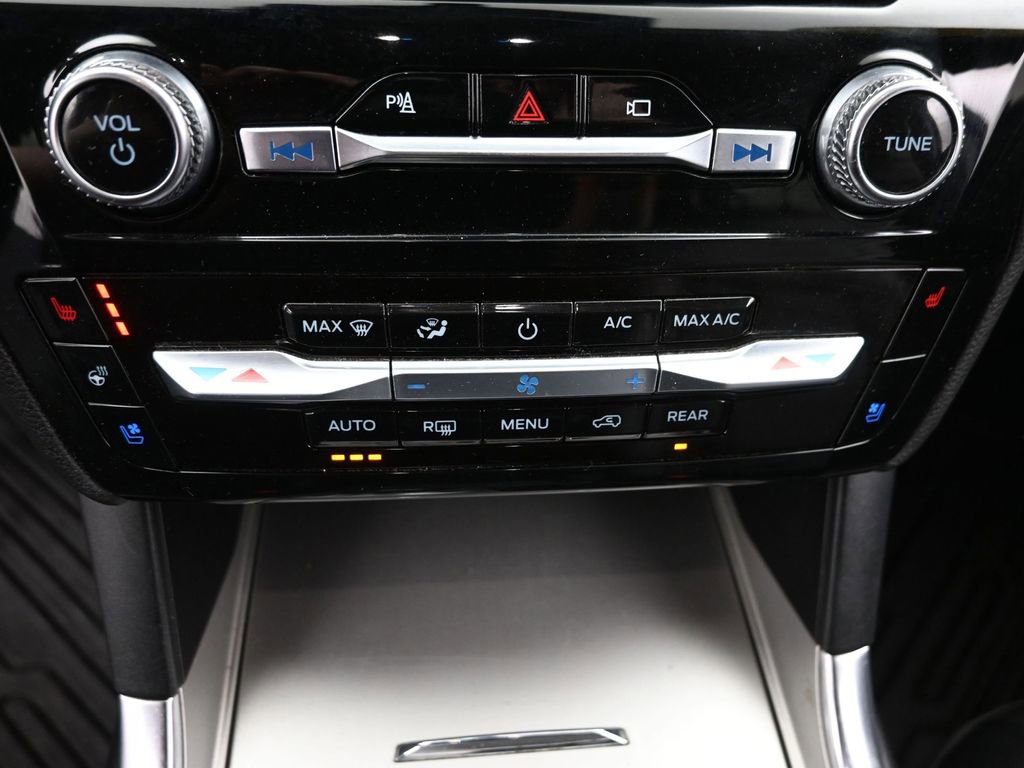 Used 2022 Ford Explorer Limited w/ Equipment Group 301A image 18