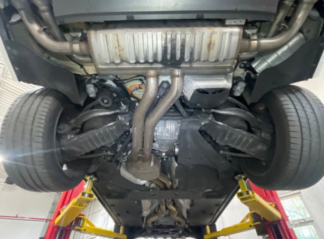 Used 2018 Bentley Bentayga image 90