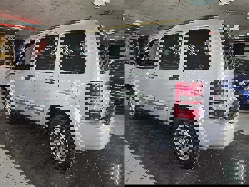 Used 2009 Jeep Liberty Sport w/ Popular Equipment Group image 5