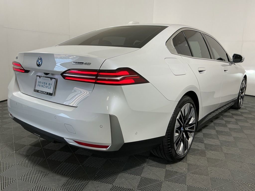 Certified 2024 BMW i5 eDrive40i w/ Premium Package image 4