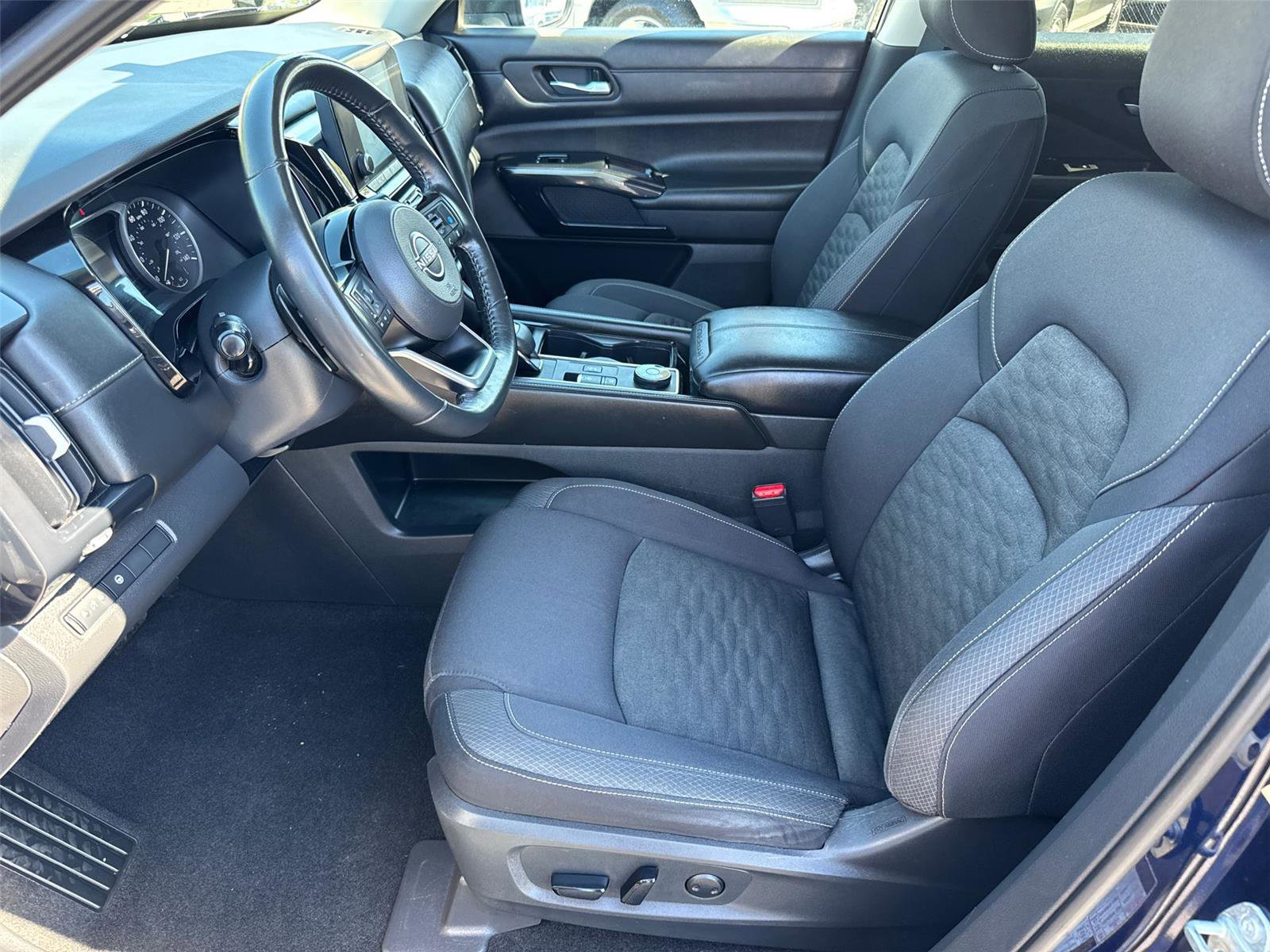 Used 2022 Nissan Pathfinder SV image 26