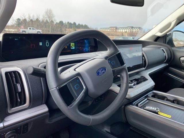 Used 2025 Ford Expedition Active AWD/4WD image 31