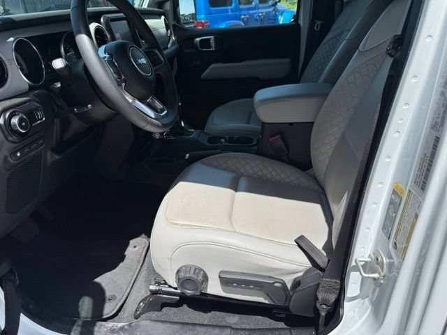 Used 2023 Jeep Wrangler Unlimited Sahara AWD/4WD image 9