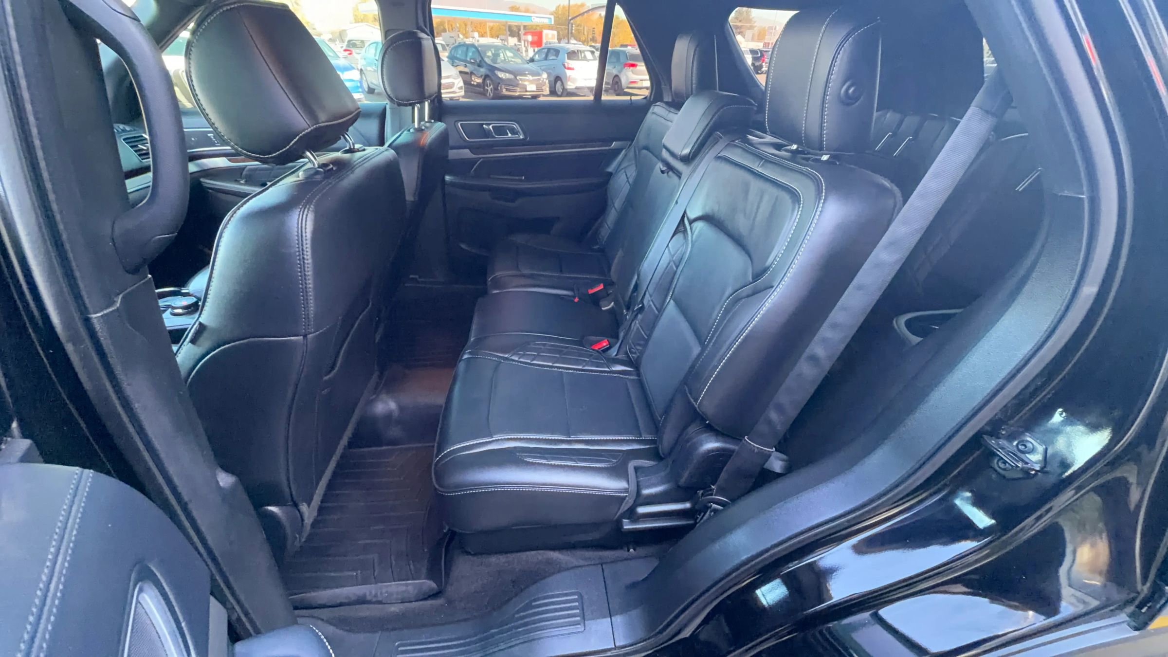 Used 2017 Ford Explorer Platinum image 13