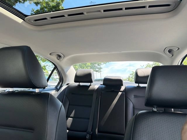 Used 2015 Volkswagen Jetta SE FWD image 16