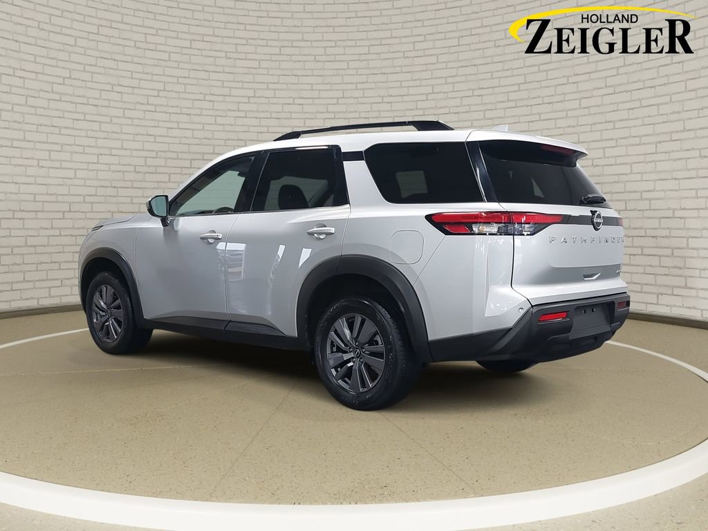 Used 2025 Nissan Pathfinder SV image 7