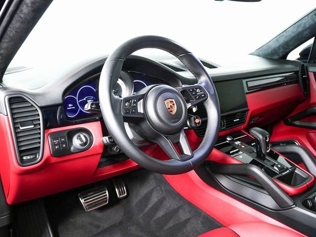 Certified 2023 Porsche Cayenne Turbo GT image 4