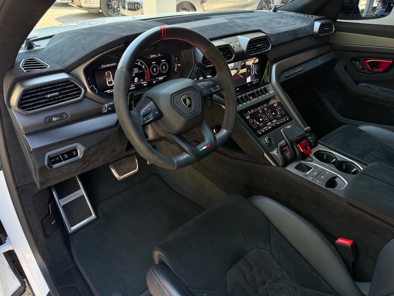Used 2023 Lamborghini Urus Performante AWD/4WD image 27