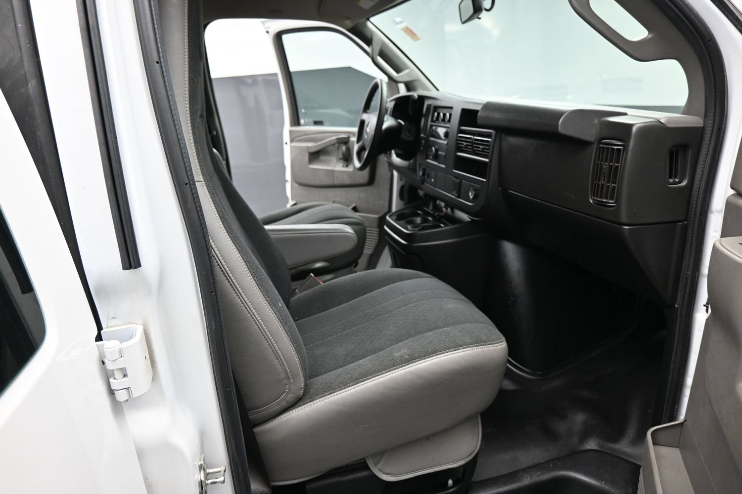 Used 2021 GMC Savana 2500 w/ Driver Convenience Package RWD image 18