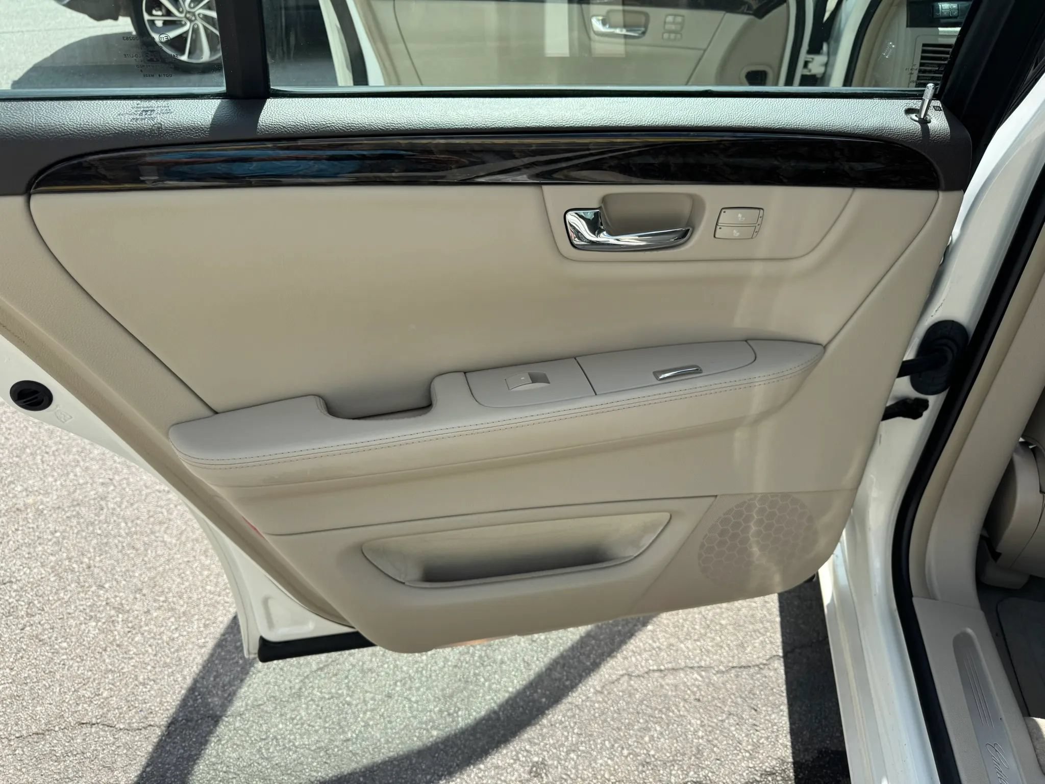 Used 2008 Cadillac DTS FWD image 18
