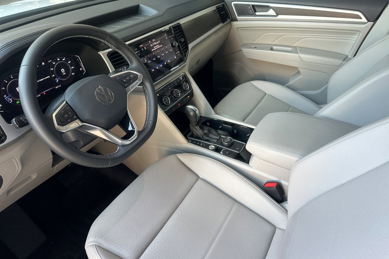 Used 2023 Volkswagen Atlas SE w/ Panoramic Sunroof Package AWD/4WD image 10