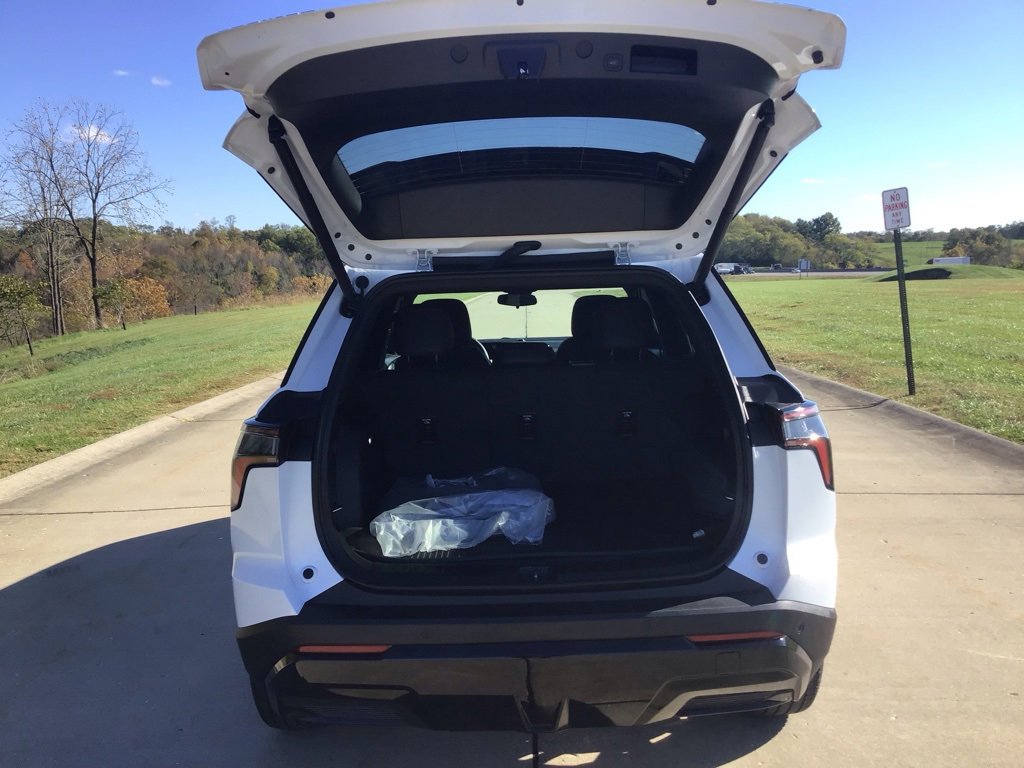 New 2026 Chevrolet Equinox RS w/ LPO, Floor Liner Package image 5