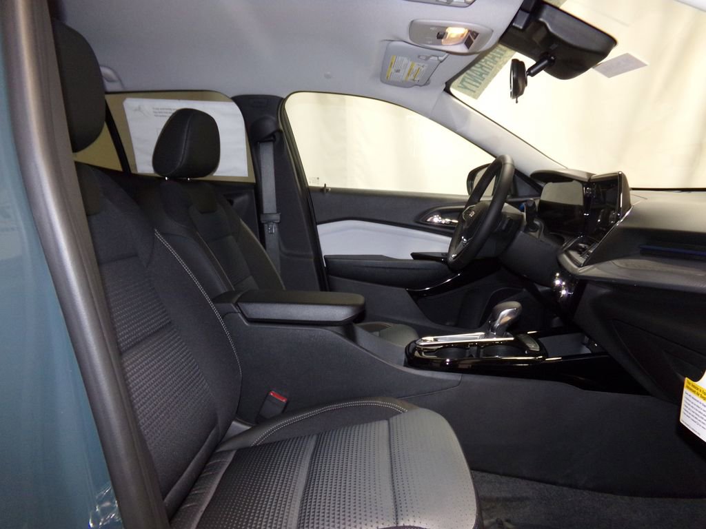 New 2025 Chevrolet Trax LT w/ Driver Confidence Package image 8