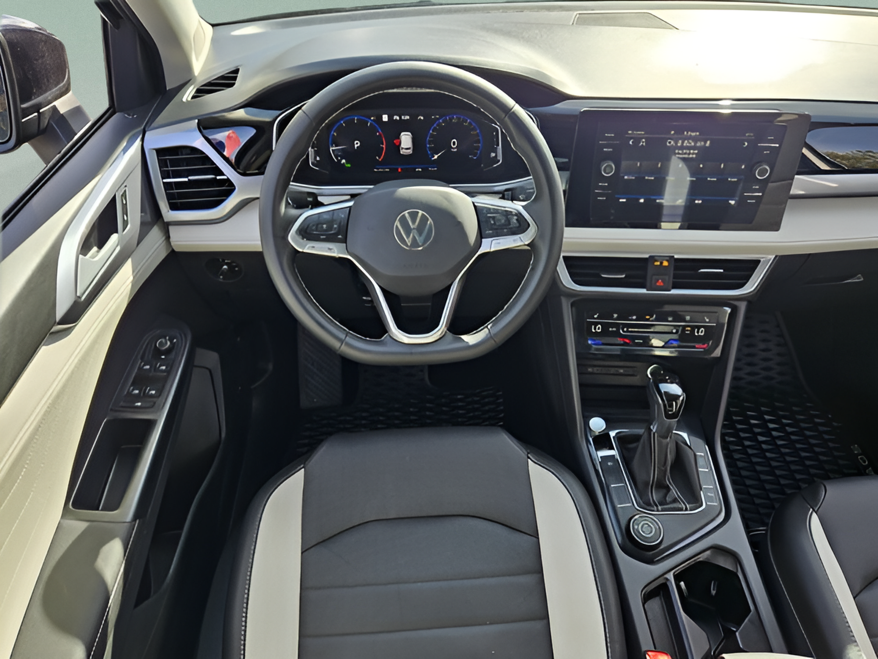 Used 2025 Volkswagen Taos SEL AWD/4WD image 11