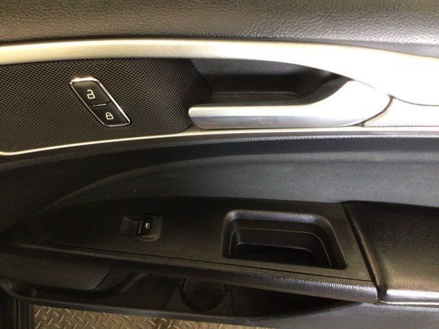 Used 2020 Ford Fusion SE FWD image 12