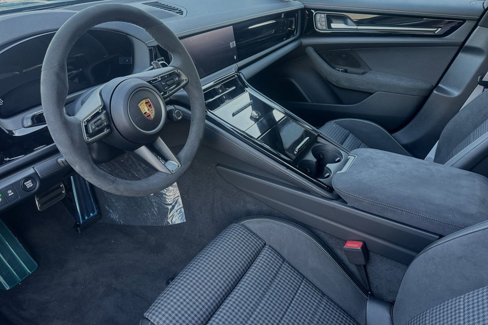 New 2025 Porsche Panamera RWD image 4