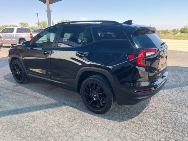 Used 2024 GMC Terrain SLE w/ Driver Convenience Package image 6