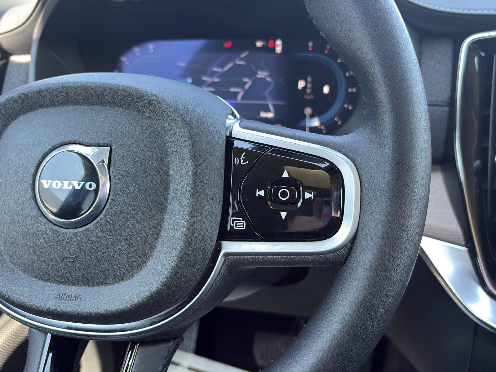 Used 2025 Volvo XC90 B6 Plus AWD/4WD image 17
