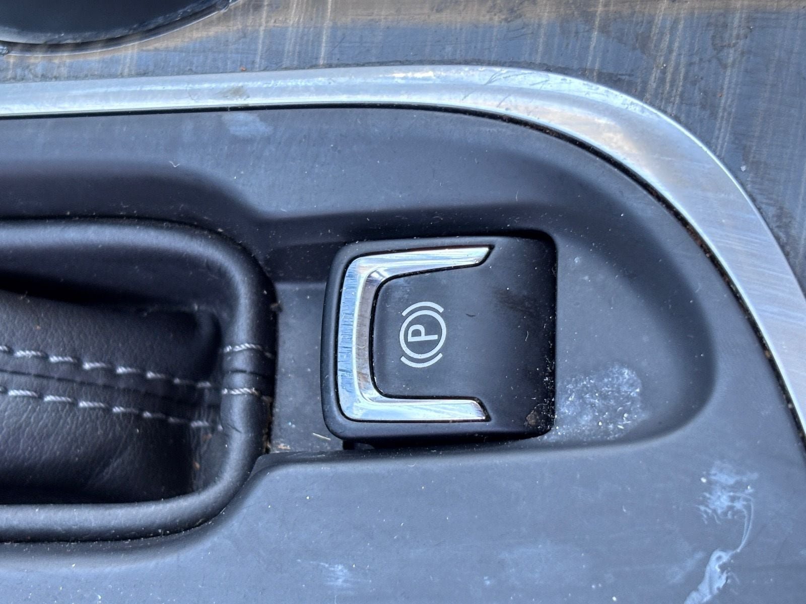 Used 2019 Buick Envision Essence FWD image 32
