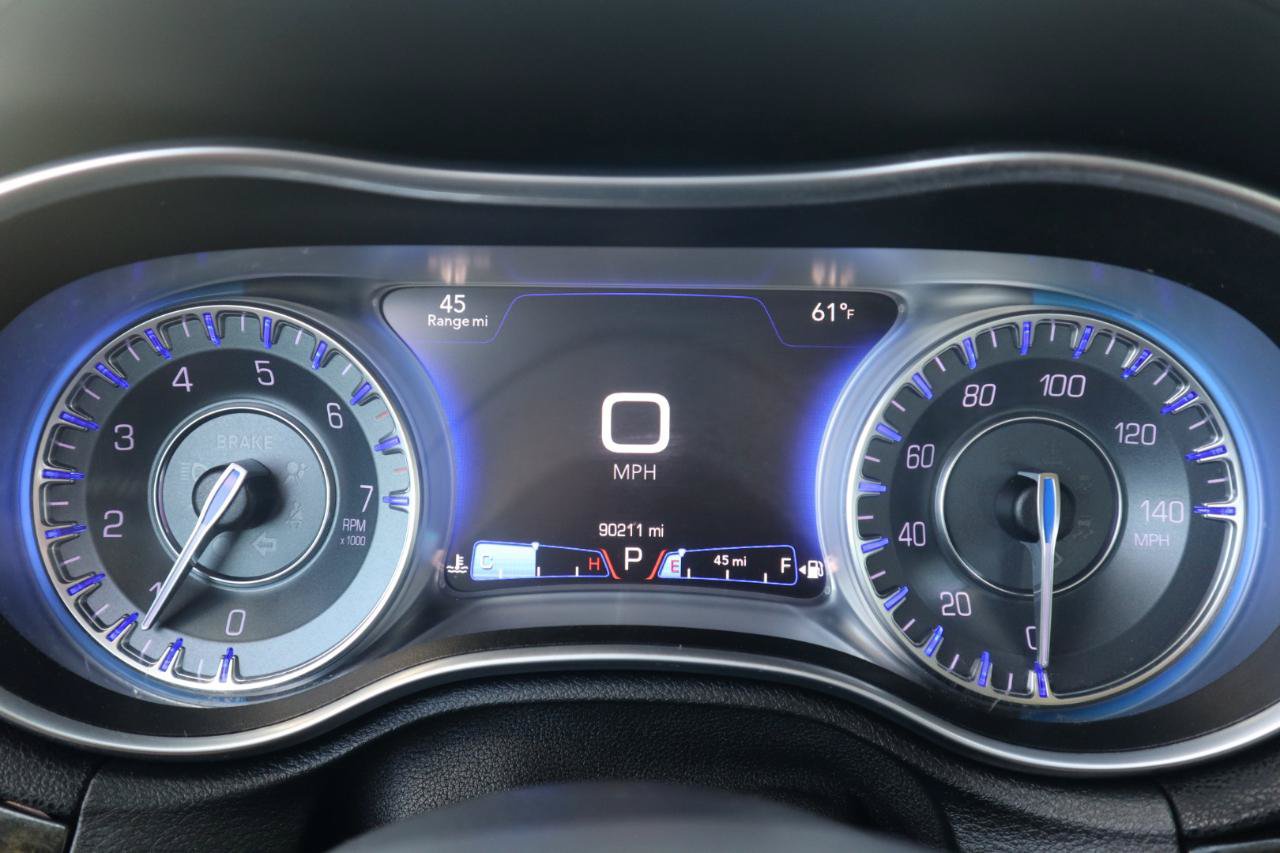 Used 2015 Chrysler 300 C w/ Light Group RWD image 64