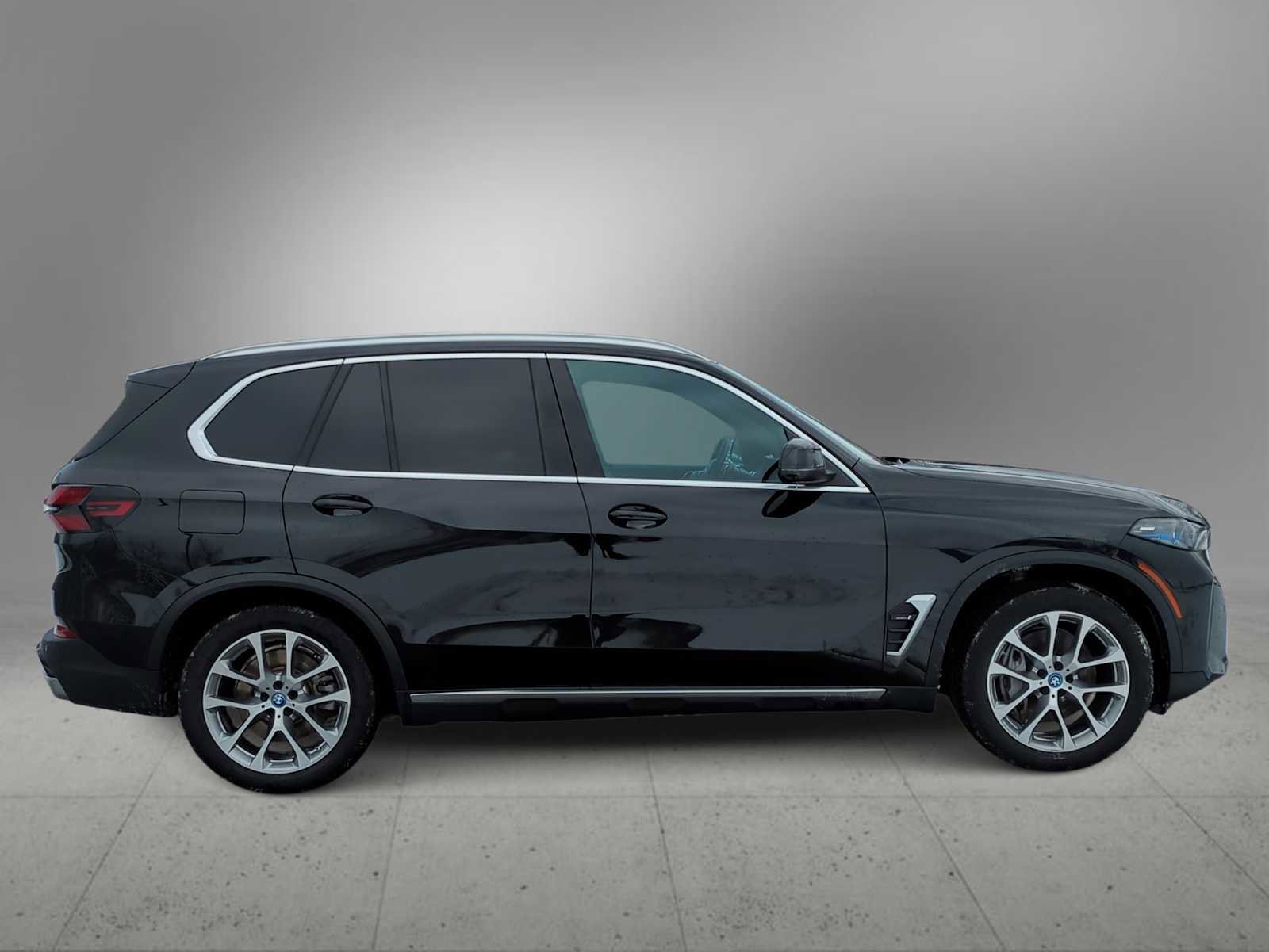 Certified 2024 BMW X5 xDrive50e w/ Premium Package image 9